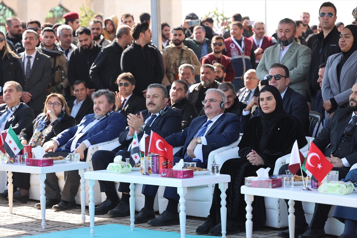 Katar Charity Kurumu ve İHH İnsani Yardım Vakfının işbirliğinde Suriye'nin Azez ilçesinde inşa...