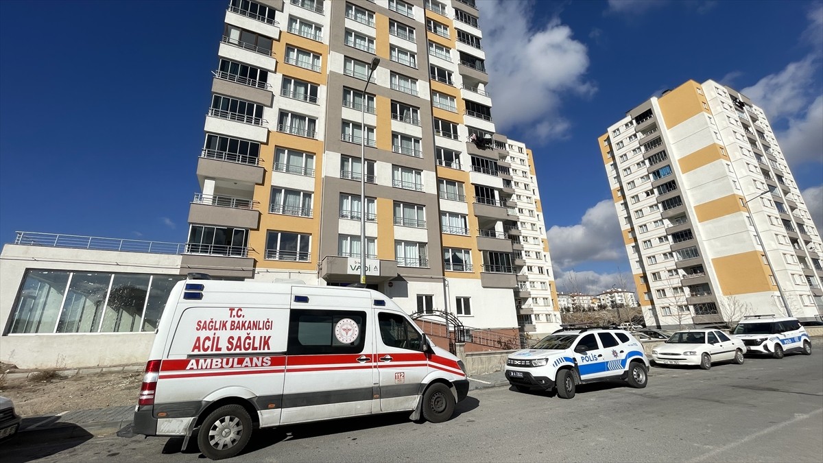 Kayseri'de 7 yaşındaki oğlunu tabancayla yaraladıktan sonra kendisini eve kilitleyen babayı ikna...