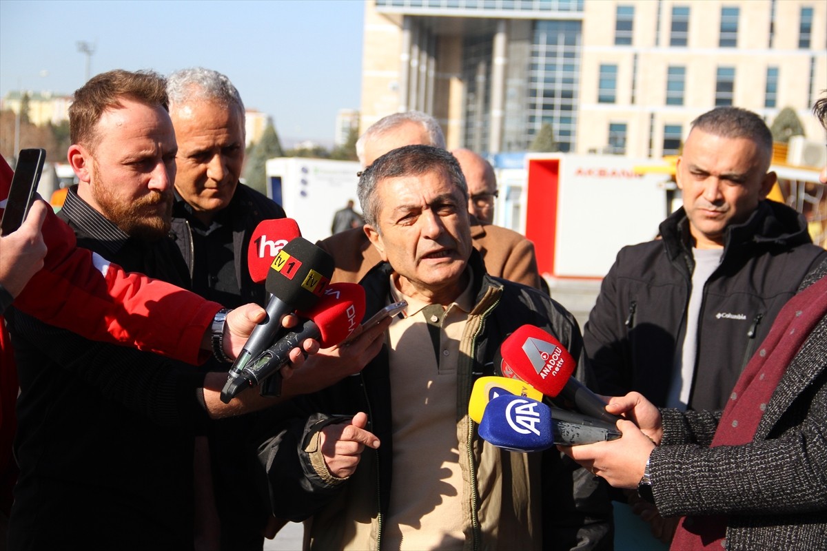 Kayseri'de, kripto para ticareti yapan şirkete kar vaadiyle yatırdıkları paralarını alamadıklarını...