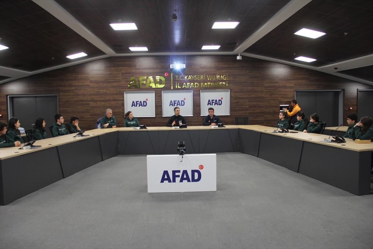 Kayseri İl Afet ve Acil Durum (AFAD) Müdürlüğünce, İstanbul Kabataş Erkek Lisesi öğrencilerine...