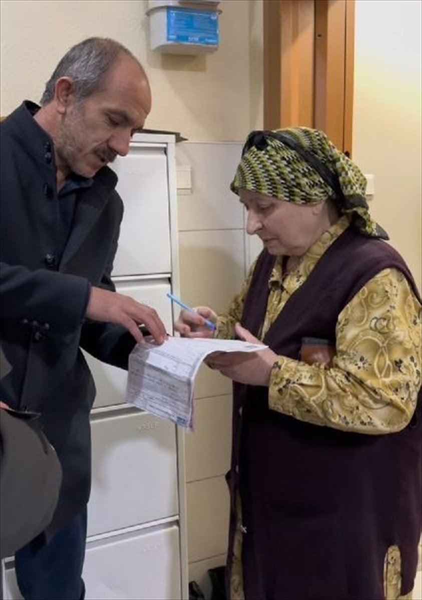 Kayseri Ulaşım AŞ'nin raylı sistem araçlarından birinde düşürülen cüzdan, kamera kayıtları...