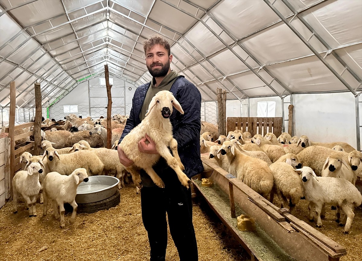 Kırşehir'de merkeze bağlı Sıdıklıküçükoba köyünde yaşayan 23 yaşındaki Emre Gültekin, Tarım ve...