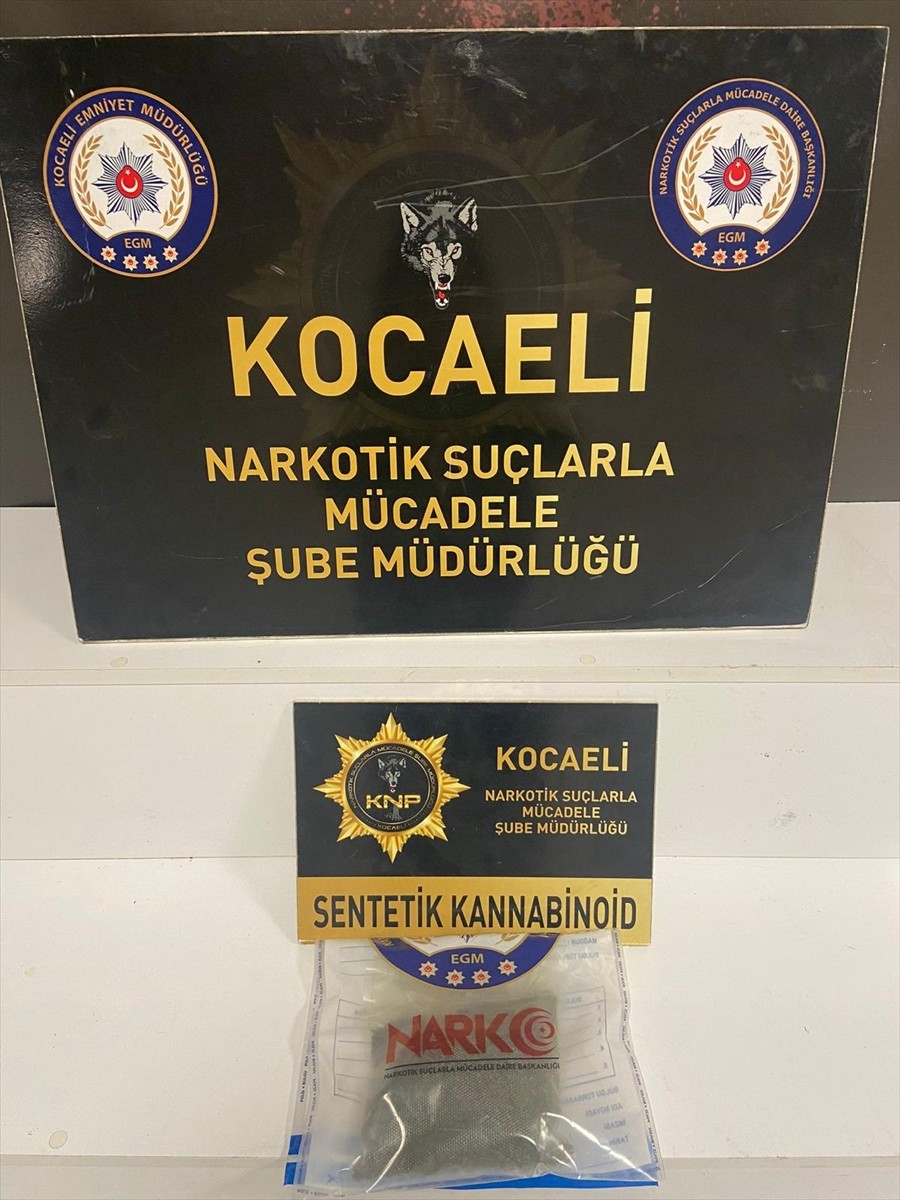 Kocaeli'de düzenlenen uyuşturucu operasyonunda gözaltına alınan 12 şüpheliden 5'i tutuklandı....