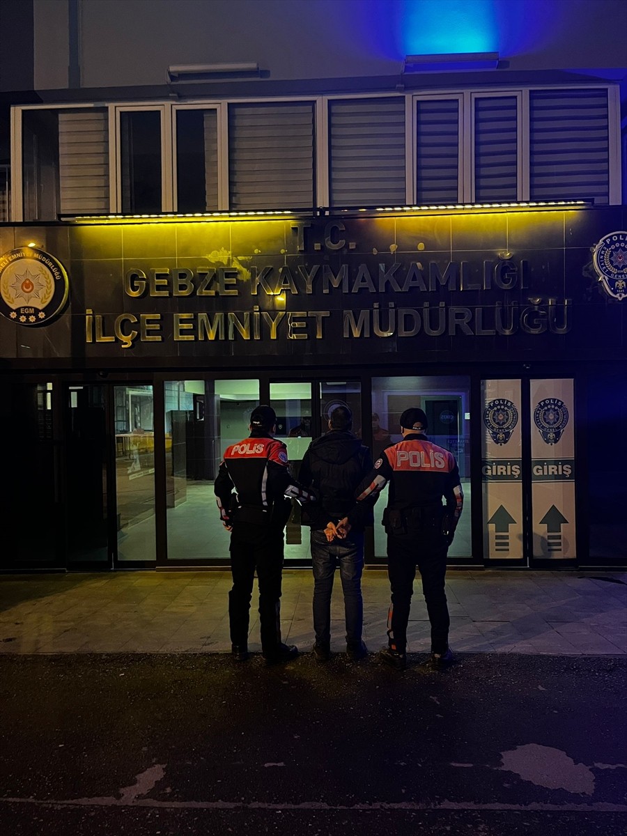 Kocaeli'de hakkında 20 yıl 2 ay 8 gün kesinleşmiş hapis cezası bulunan firari hükümlü yakalanarak...