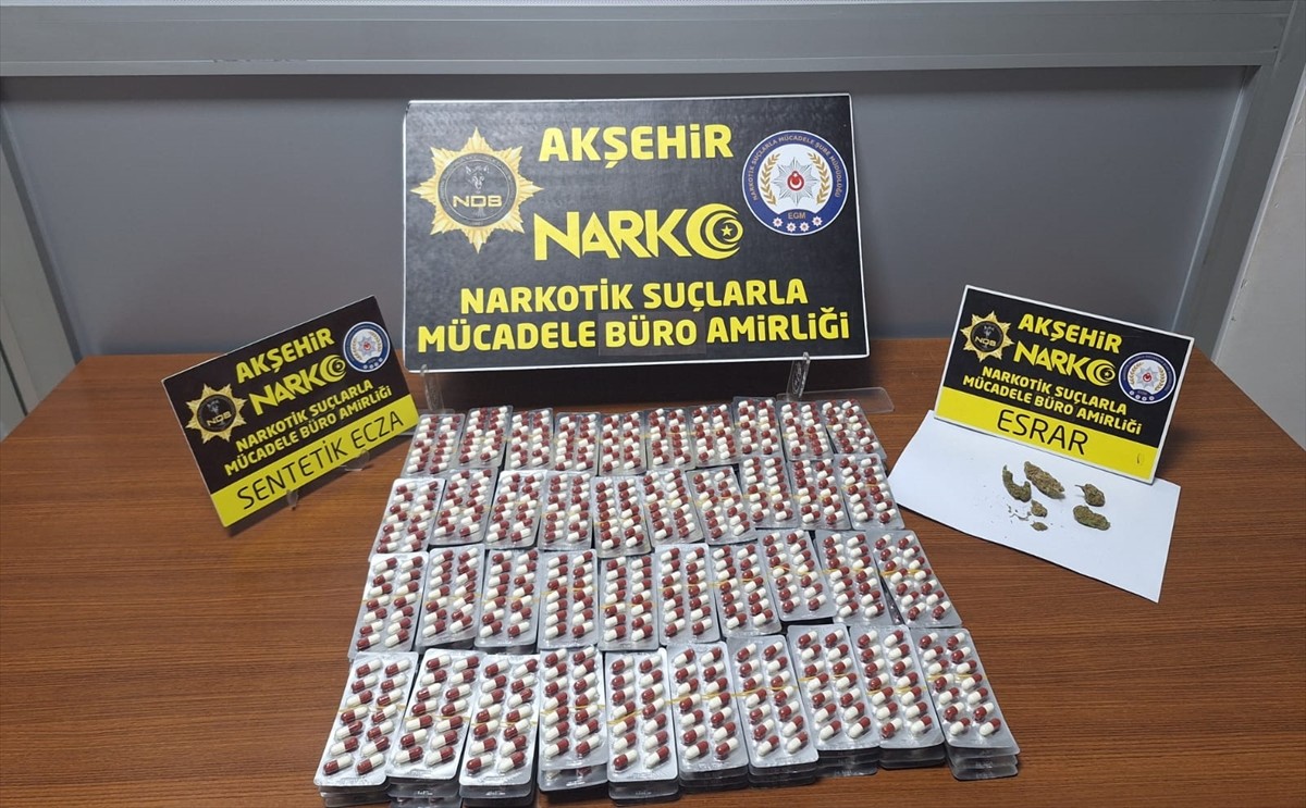 Konya'nın Akşehir ilçesinde uyuşturucu ticareti yaptığı iddiasıyla gözaltına alınan şüpheli...