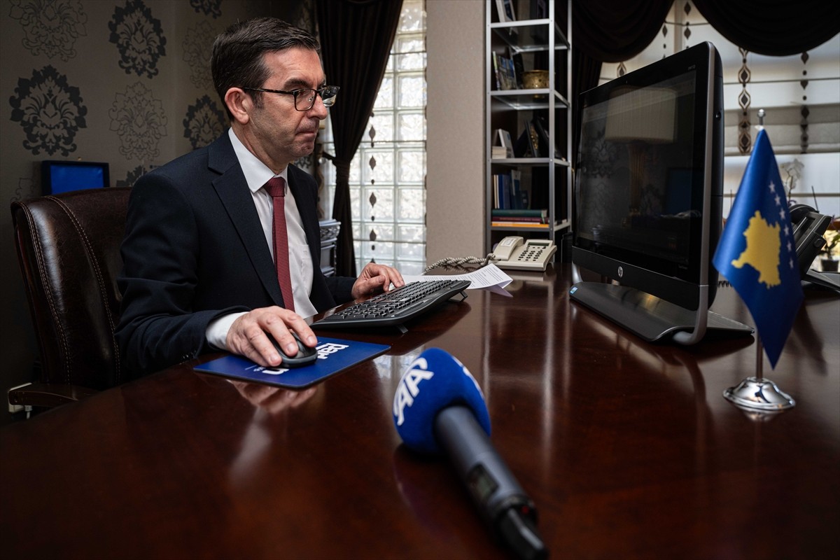 Kosova'nın Ankara Büyükelçisi Agon Vrenezi, Anadolu Ajansının (AA) "Yılın Kareleri" oylamasına...