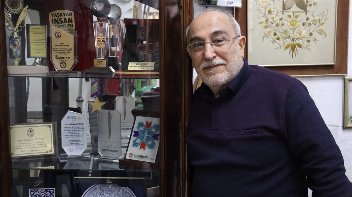 Kültür ve Turizm Bakanlığının "Yaşayan İnsan Hazineleri Ödülü"ne layık görülen kutnu dokuma...