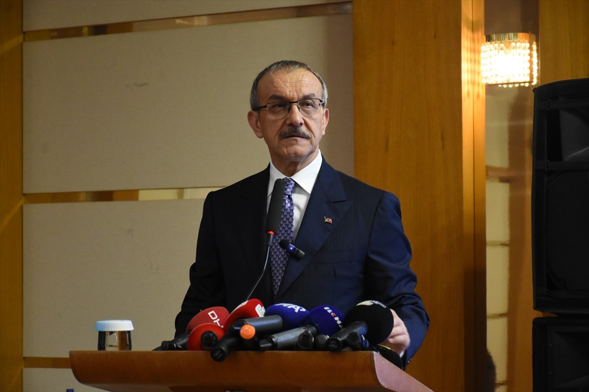 Malatya Valisi Seddar Yavuz, 0 Ocak Çalışan Gazeteciler Günü dolayısıyla Büyükşehir Belediyesi...