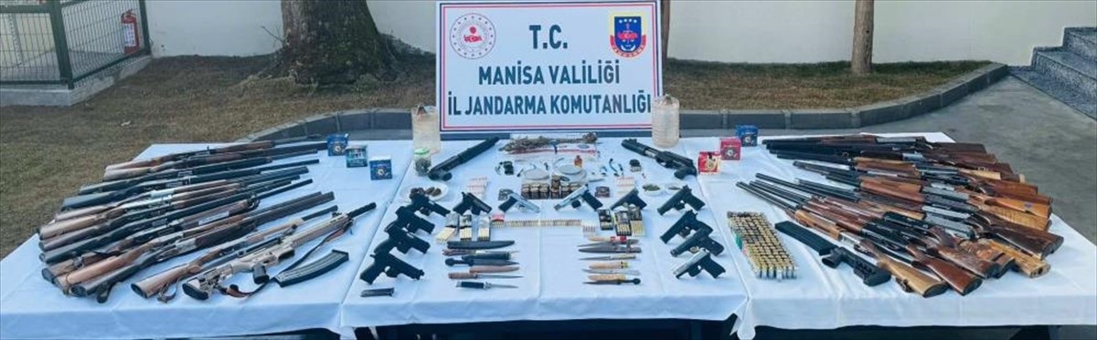 Manisa'nın Salihli ve Turgutlu ilçelerinde düzenlenen uyuşturucu ve silah kaçakçılığı...