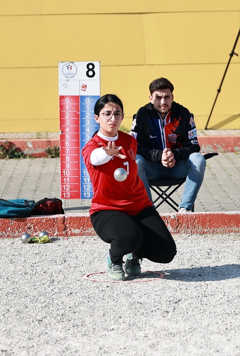 Mersin'de düzenlenen Üniversiteler Arası (ÜniLig) Türkiye Bocce Şampiyonası'na 27 üniversiteden...