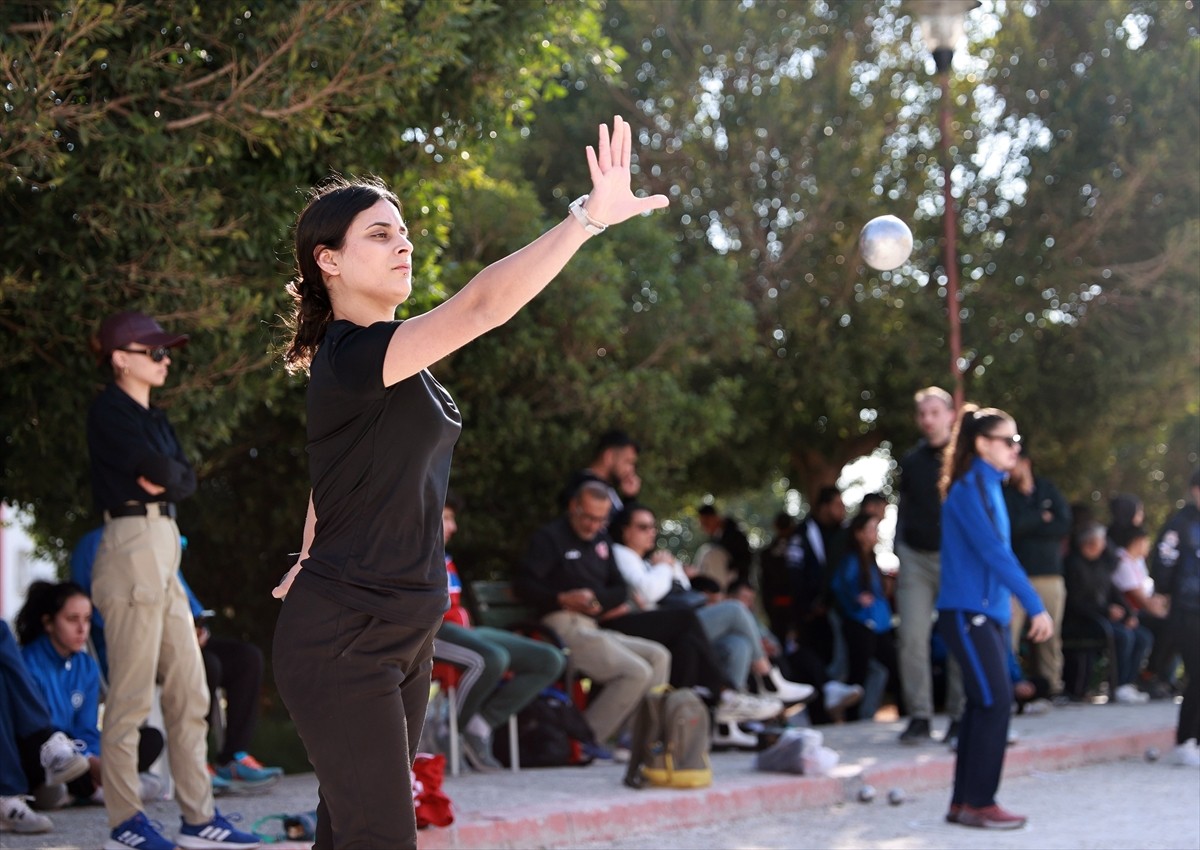 Mersin'de düzenlenen Üniversiteler Arası (ÜniLig) Türkiye Bocce Şampiyonası'na 27 üniversiteden...