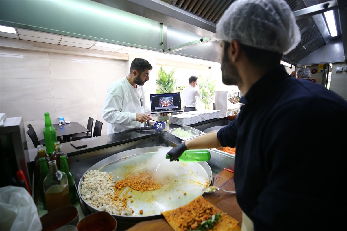 Mersin'de tantuni ustaları, Anadolu Ajansının (AA) gözünden 2024'e damga vuran olaylara ait ve...