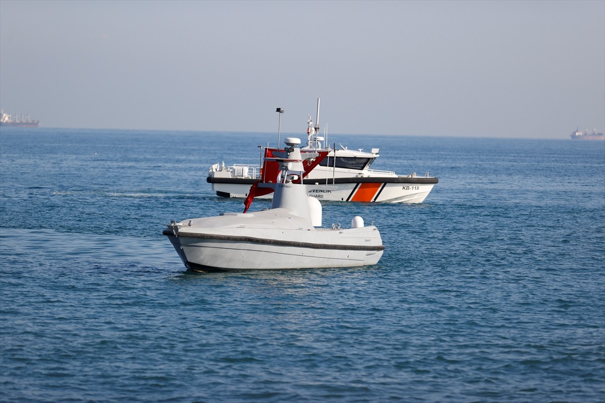 Mersin'de, Türk savunma sanayisi bünyesinde geliştirilen insansız deniz aracı (İDA) OKHAN'ın...