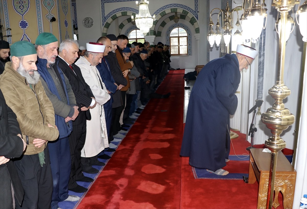 Mescid-i Aksa İmam Hatibi Şeyh İkrime Sabri, Trabzon'da cuma namazını kıldırdı.