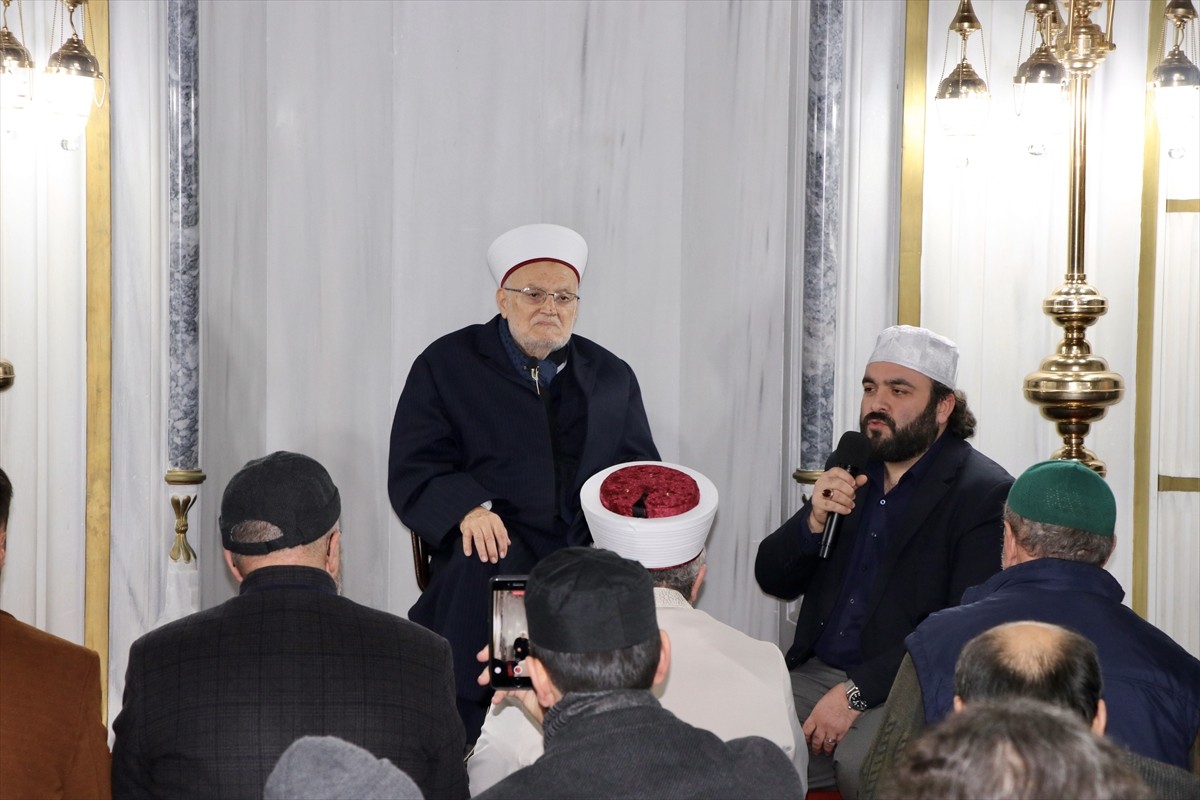 Mescid-i Aksa İmam Hatibi Şeyh İkrime Sabri, Trabzon'da cuma namazını kıldırdı.