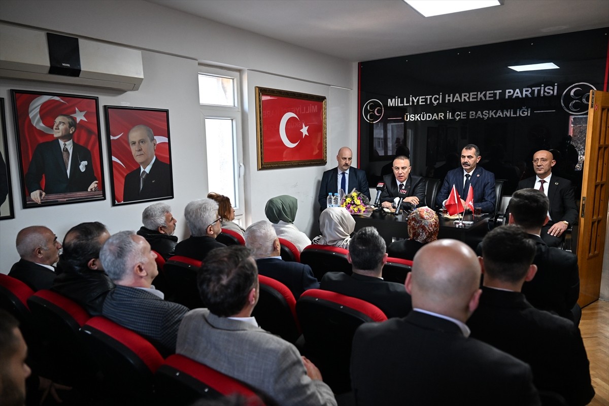 MHP Genel Başkan Yardımcısı İzzet Ulvi Yönter, partisinin Üsküdar ve Kadıköy ilçe başkanlıklarını...