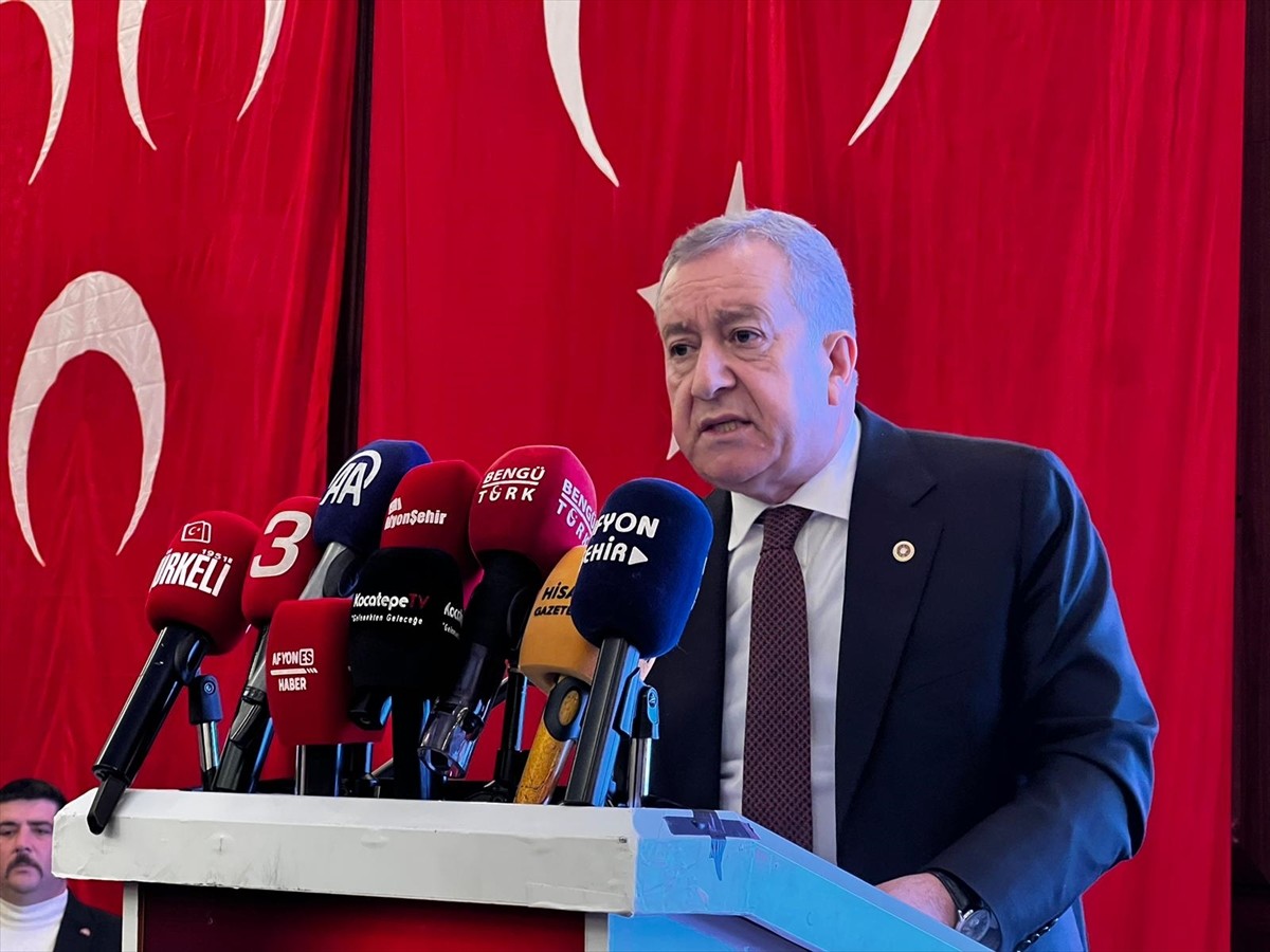 MHP Genel Başkan Yardımcısı Sadir Durmaz, Afyonkarahisar'da bir termal otelde gerçekleştirilen MHP...