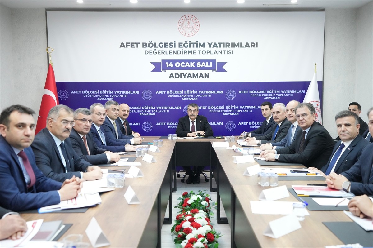 Milli Eğitim Bakanı Yusuf Tekin, 6 Şubat depremlerinden etkilenen illerdeki eğitim yatırımlarının...