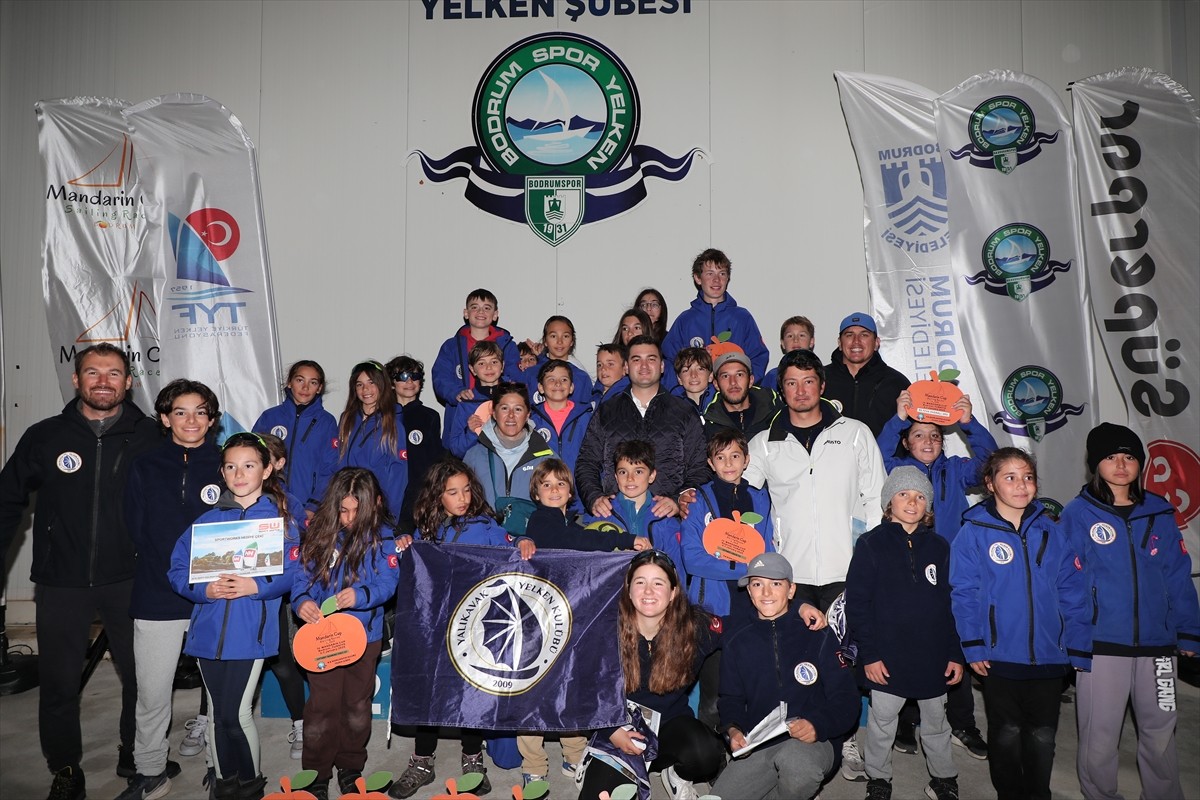 Muğla'nın Bodrum ilçesinde düzenlenen 4. Uluslararası Mandalina Kupası Yelken Yarışları, ödül...