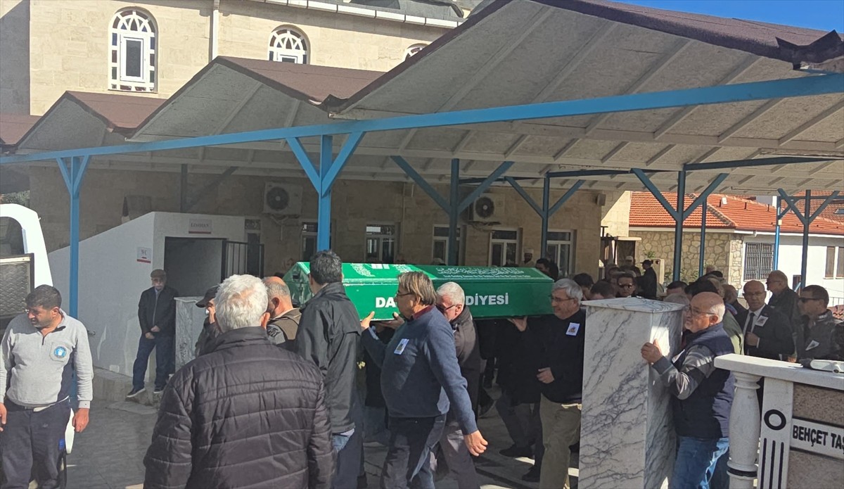 Muğla'nın Datça ilçesinde 90 yaşında vefat eden ressam Oğuz Tığlı, son yolculuğuna...