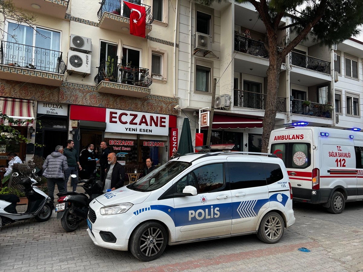 Muğla'nın Datça ilçesinde yalnız yaşayan 80 yaşındaki ressam Nedim Celkan, evinde ölü...