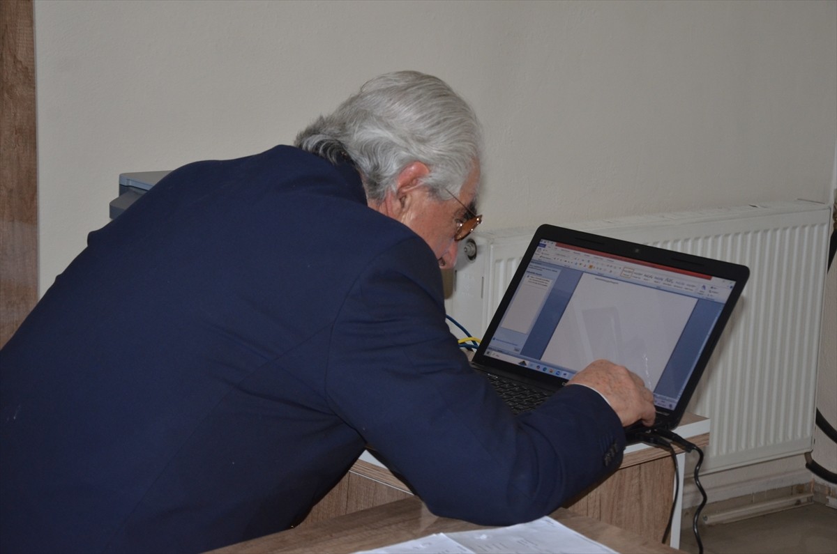 Muş'ta 4 yıl önce 79 yaşında hukuk fakültesini bitiren emekli öğretmen Metin Bozkurt, avukatlık...