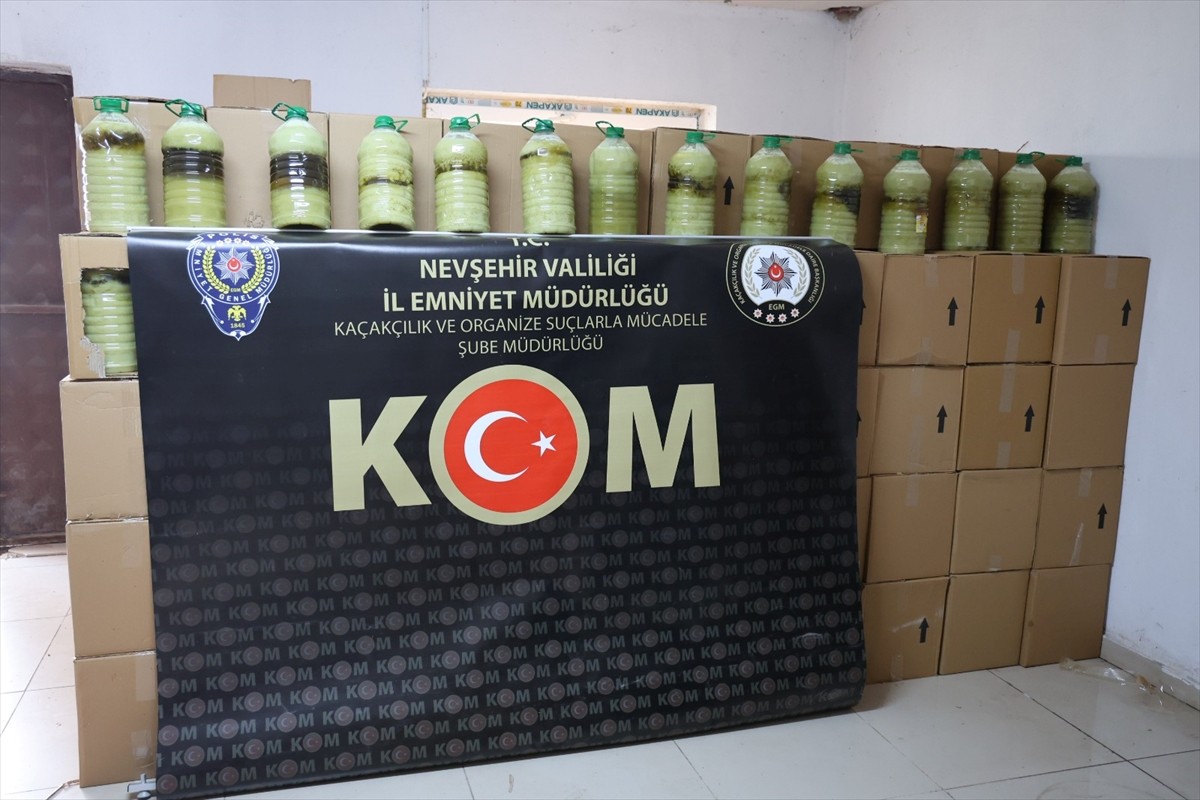 Nevşehir'de, 5 bin 370 litre sahte zeytinyağı ele geçirildi, gözaltına alınan şüpheli...