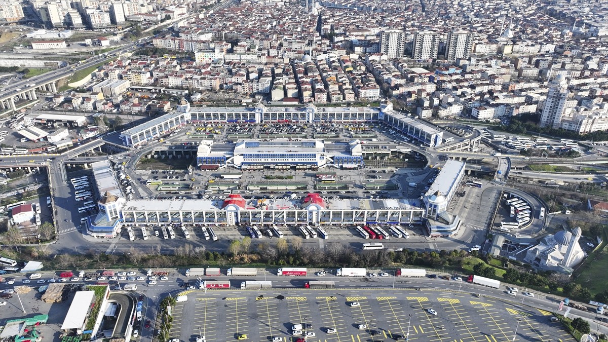 Okullarda yarıyıl tatilinin başlamasıyla Büyük İstanbul Otogarı'nda hareketlilik arttı. İki hafta...