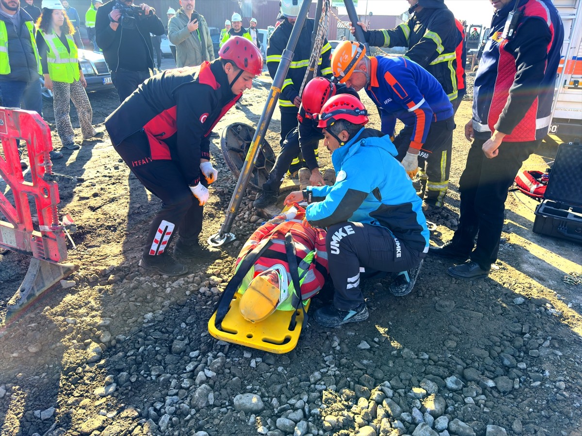Osmaniye'de kurtarma tatbikatı gerçekleştirildi. Tatbikat, Osmaniye Belediyesi İtfaiye Müdürlüğü...