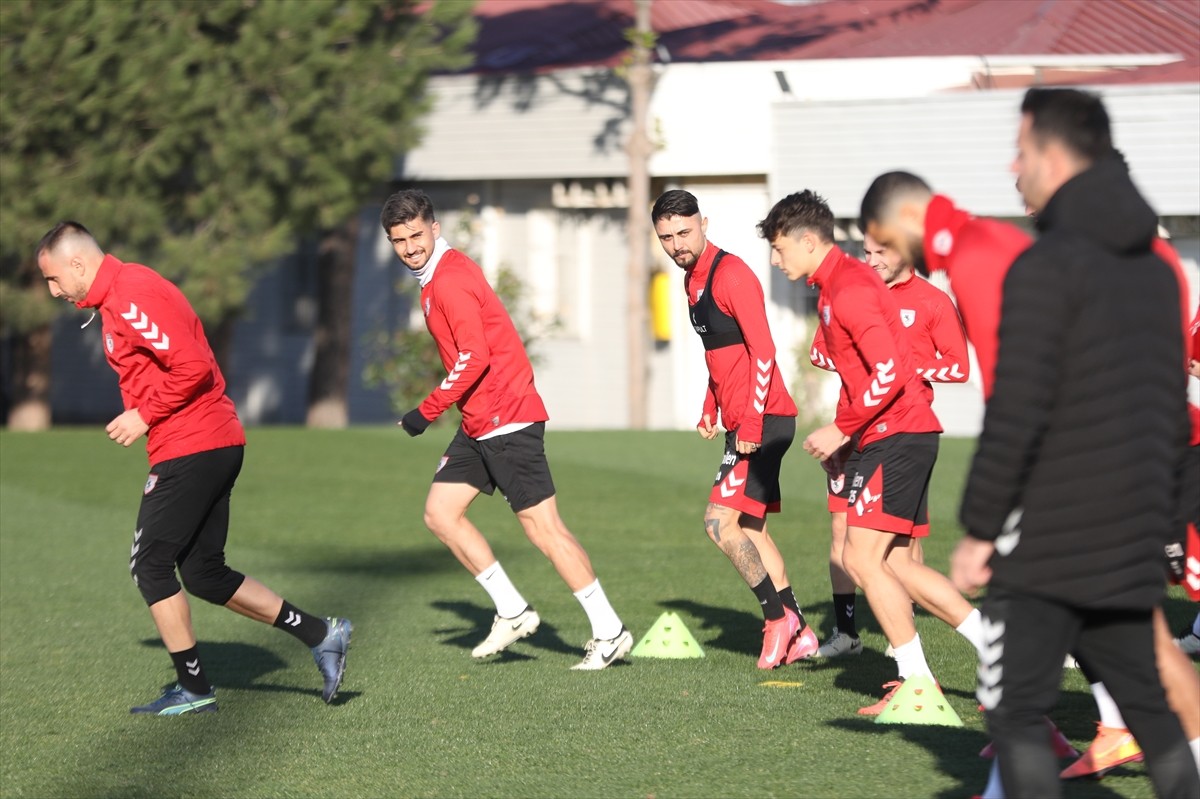 Reeder Samsunspor, Trendyol Süper Lig'in 22. haftasında RAMS Başakşehir ile deplasmanda yapacağı...