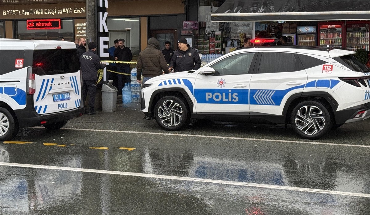 Rize'de tartıştığı market çalışanını silahla yaralayan kadın gözaltına alındı. Olay yerine polis...