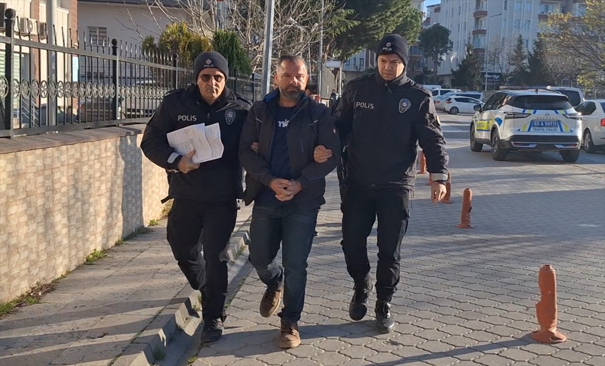 Samsun'un 19 Mayıs ilçesinde boşanma aşamasındaki eşini bıçakla yaralayan şüpheli...