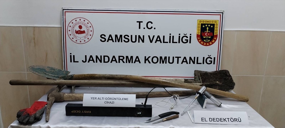 Samsun'un Alaçam ilçesinde kaçak kazı yapan 5 zanlı gözaltına alındı. Kazı alanında, yer altı...