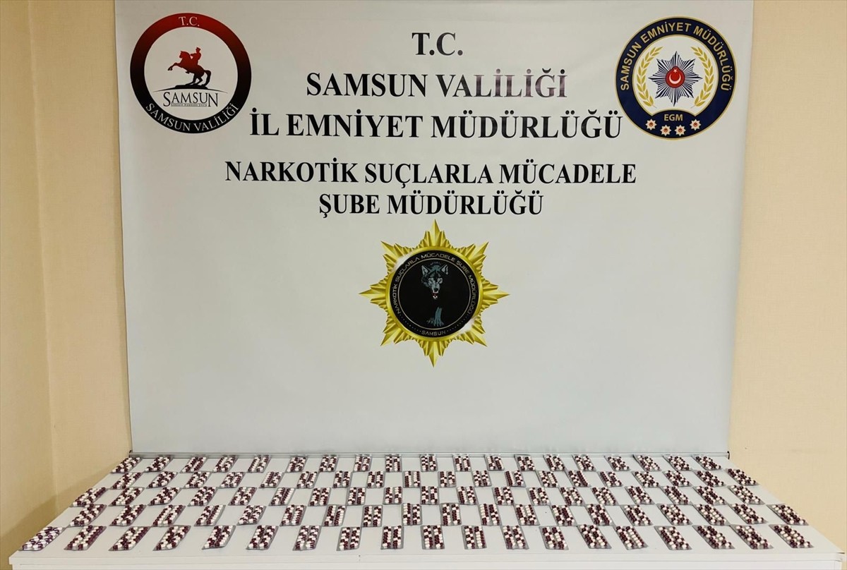 Samsun'un Atakum ilçesinde düzenlenen operasyonda 1500 sentetik ecza ele geçirildi, 1 kişi...
