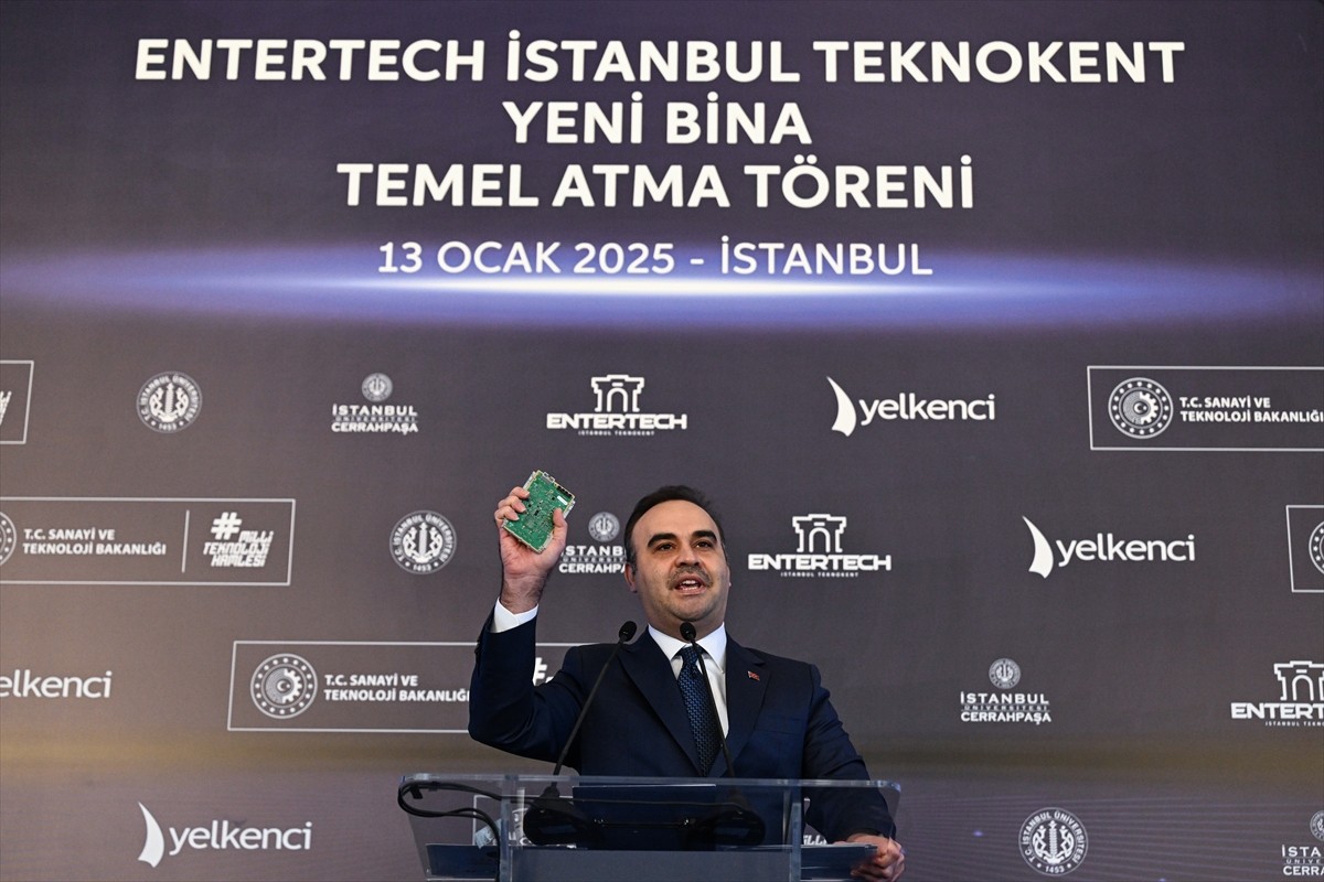 Sanayi ve Teknoloji Bakanı Mehmet Fatih Kacır, Entertech İstanbul Teknokent'in yeni binasının...