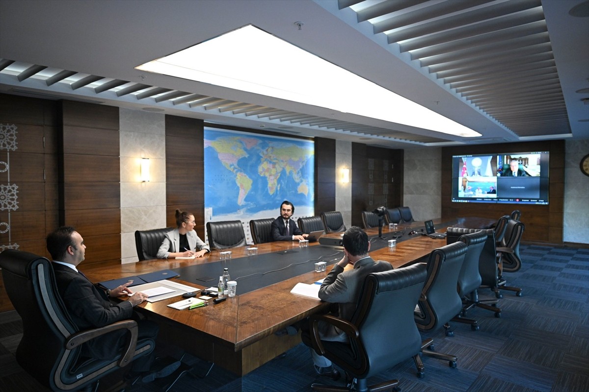 Sanayi ve Teknoloji Bakanı Mehmet Fatih Kacır, İtalya İşletmeler ve Made in Italy Bakanı Adolfo...