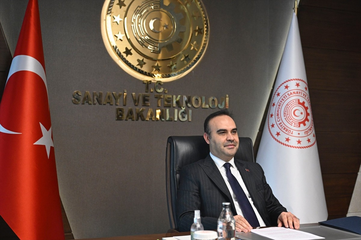 Sanayi ve Teknoloji Bakanı Mehmet Fatih Kacır, İtalya İşletmeler ve Made in Italy Bakanı Adolfo...