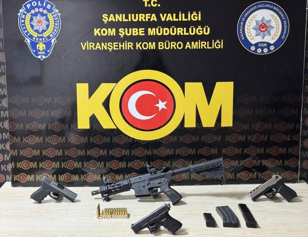 Şanlıurfa'da düzenlenen silah kaçakçılığı operasyonunda gözaltına alınan10 şüpheliden 4'ü...