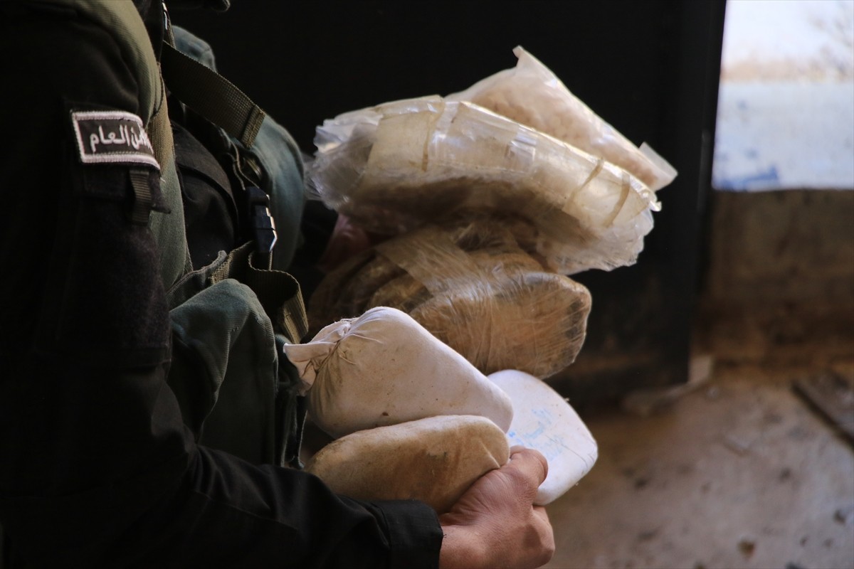 Suriye'de Genel Güvenlik İdaresi, devrik Baas rejiminin lideri Beşşar Esed'in kardeşi Mahir...