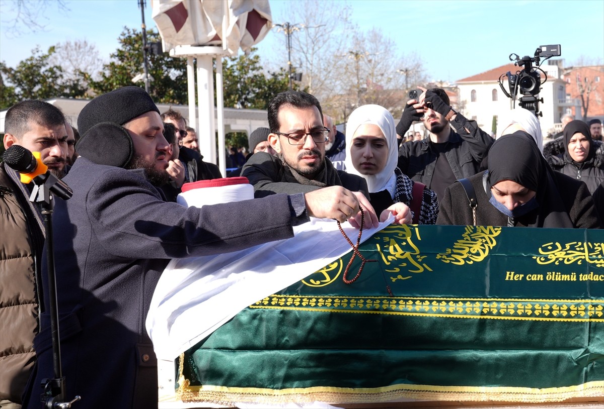 Suriyeli alim Sariya El Rifai'nin cenazesi Fatih Camisi'nde yapılan törenin ardından Suriye'nin...