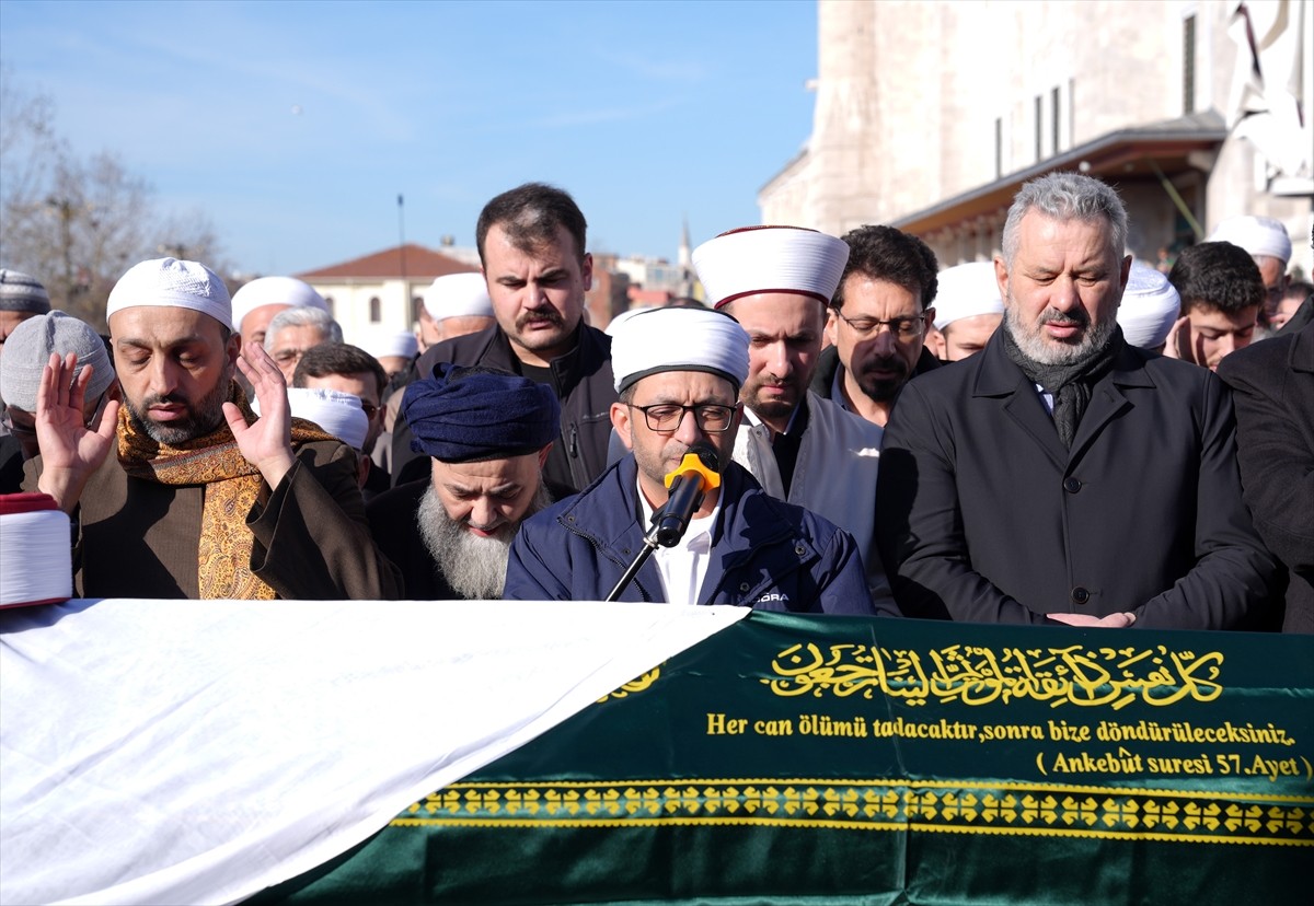 Suriyeli alim Sariya El Rifai'nin cenazesi Fatih Camisi'nde yapılan törenin ardından Suriye'nin...