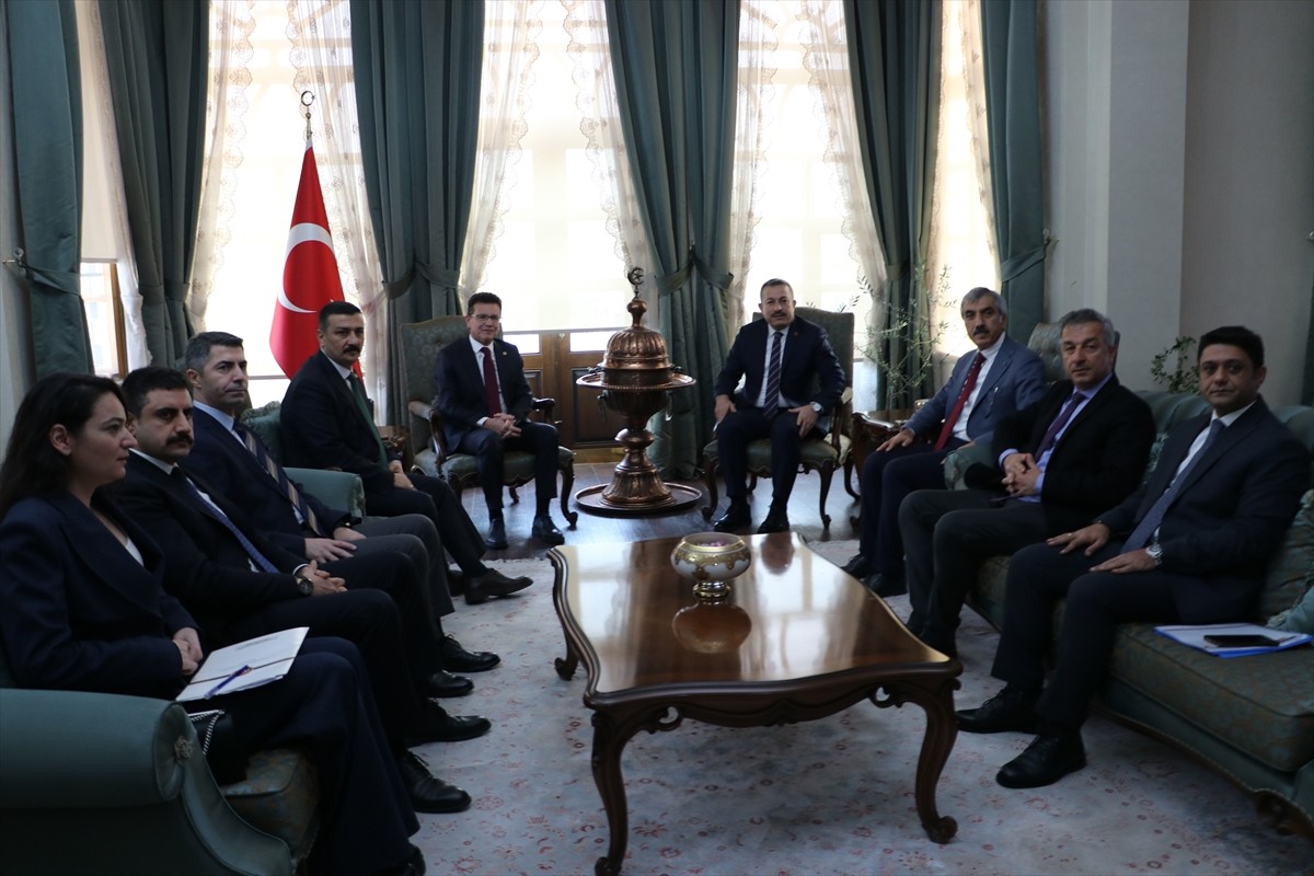 TBMM İnsan Haklarını İnceleme Komisyonu Göç ve Uyum Alt Komisyonu üyesi milletvekilleri, Kilis'te...