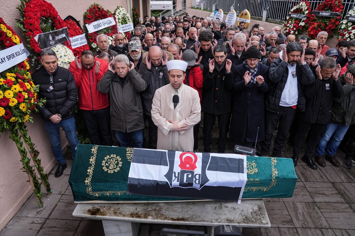Tedavi gördüğü hastanede hayatını kaybeden gazeteci Deniz Arman için, Beşiktaş'taki Vişnezade...