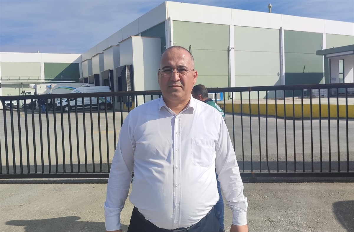 Tekgıda-İş Sendikası 7 No'lu Şube Başkanı Ömer Atabey, İzmir Büyükşehir Belediyesinin iştiraki...