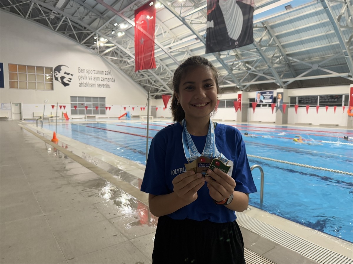 Tekirdağ'da işitme engelli yüzücü Zeynep Abacı, milli takımda yer alıp Türkiye'yi uluslararası...