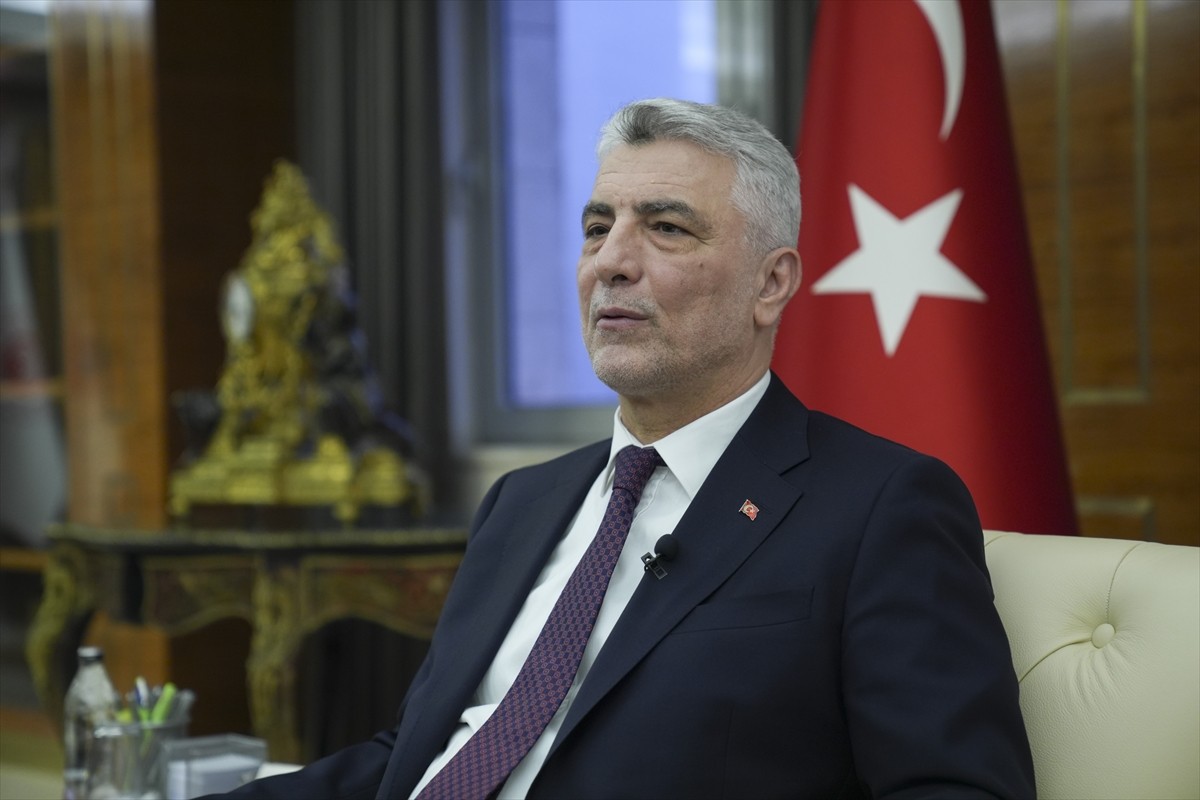 Ticaret Bakanı Ömer Bolat, AA muhabirine yaptığı açıklamada, Suriye'de başlayan iç savaşın göç...