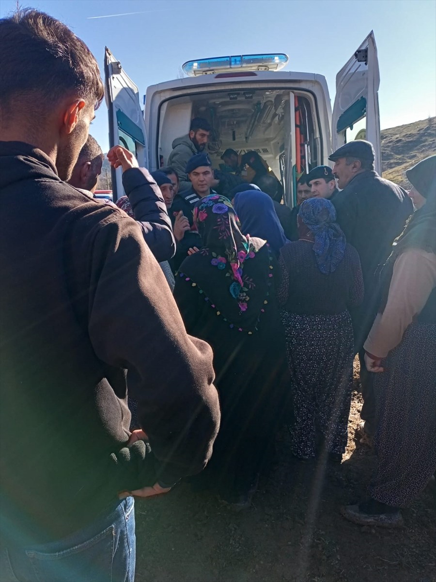 Tokat'ın Artova ilçesinde yanlışlıkla kendisini av tüfeğiyle vuran kişi yaralandı. Vücuduna isabet...