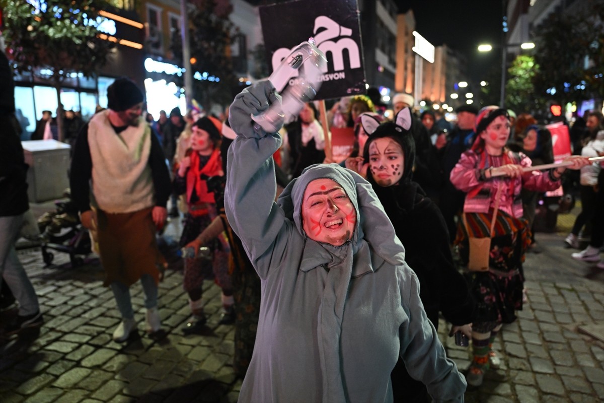 Trabzon'da, Karadeniz'de halen yaşatılan "Kalandar" geleneği kapsamında etkinlik düzenlendi....