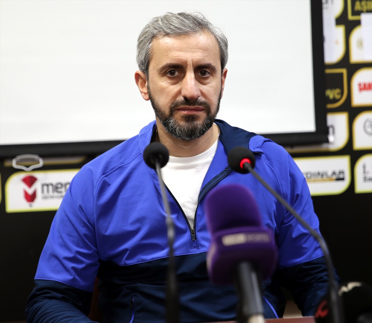 Trendyol 1. Lig'in 18. haftasındaki maçta Şanlıurfaspor ile Ahlatcı Çorum FK 0-0 berabere kaldı....