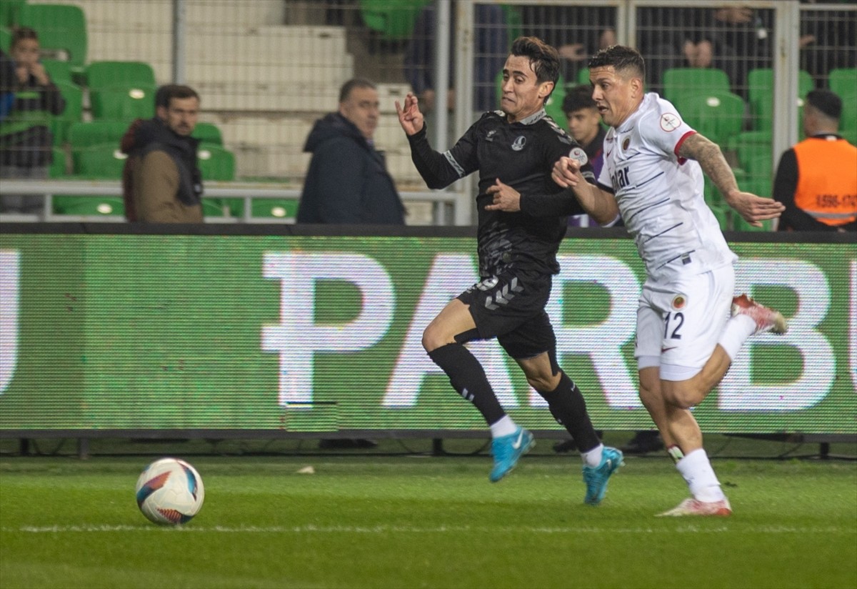 Trendyol 1. Lig'in 18. haftasındaki Sakaryaspor, Yeni Sakarya Atatürk Stadyumu'nda Gençlerbirliği...